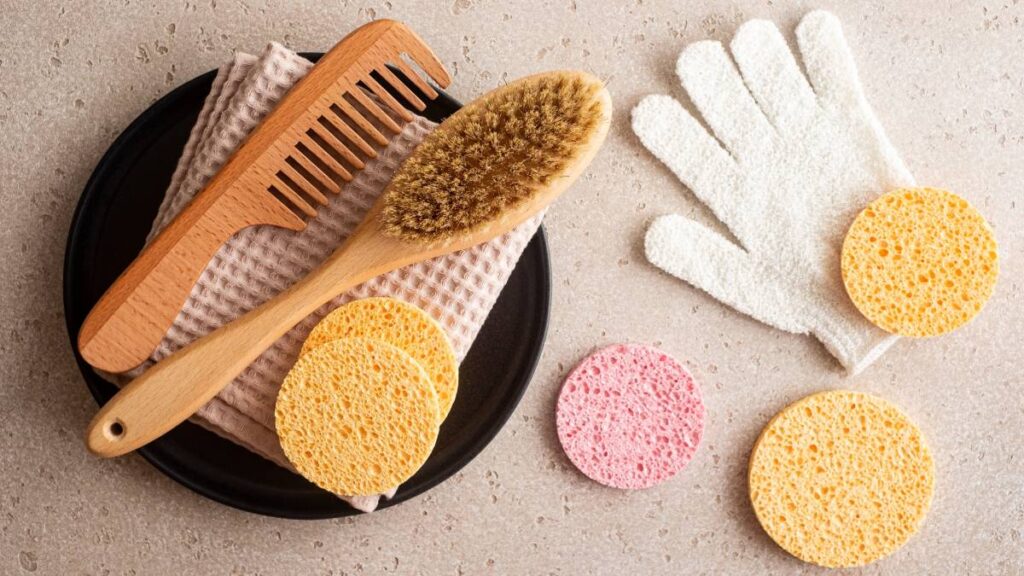 Cuidado: ¿Usas esponja o guantes para bañarte? Experto dice por qué es malo usarlos