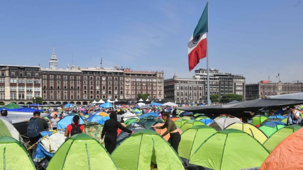 Surgen riñas en manifestación de la CNTE en CDMX
