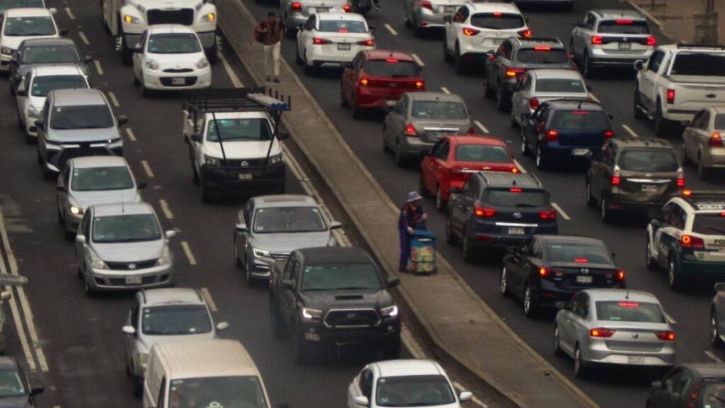 Graban a montachoques y huye.