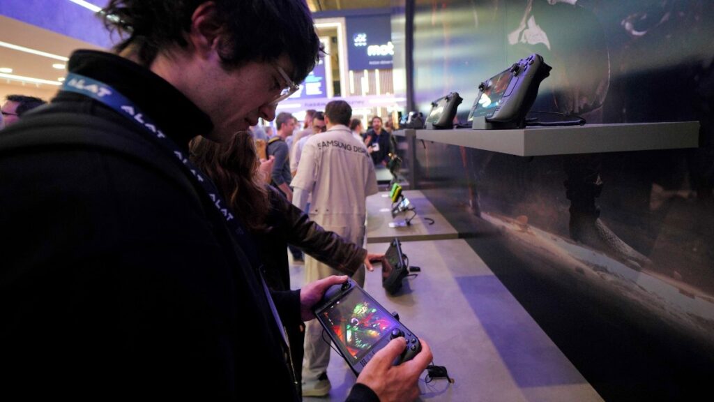 El Mobile World Congress (MWC) 2025 presentó unas innovaciones llamativas para los gamers como pantallas plegables y el smartphone más potente.