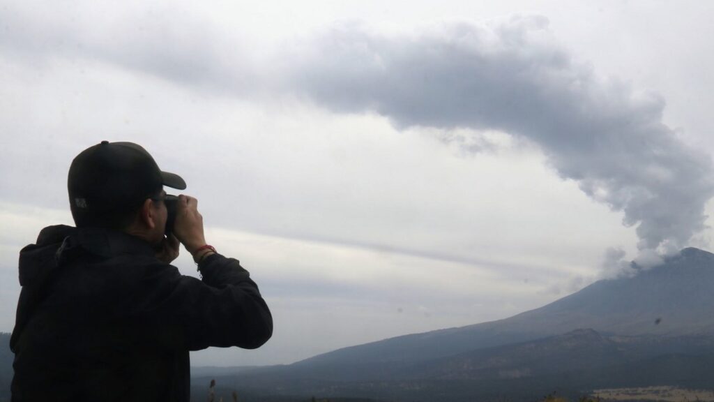 popocatepetl-despierta-con-fuerza-emite-explosion-y-ceniza-podria-afectar-4-estados