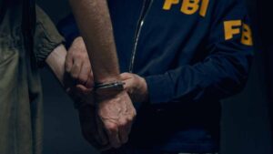 Arrestan a 43 presuntos integrantes de la Mafia Mexicana en operativo federal en California