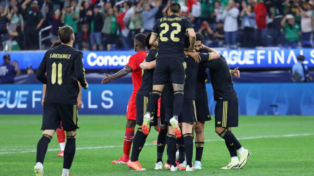 La selección mexicana en festejo de campeón