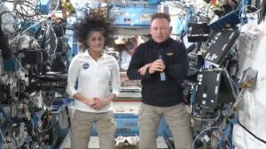 Astronautas varados de la NASA preparan su regreso a la Tierra