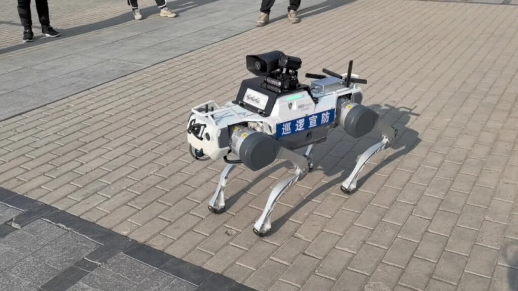 China incorpora perros robots a sus fuerzas policiales para patrullar las calles de Pekín