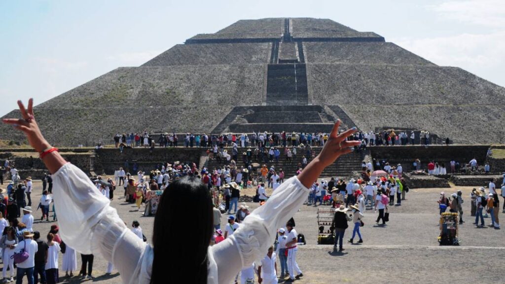 Zona arqueológica de Teotihuacán en Solsticio de Primavera.