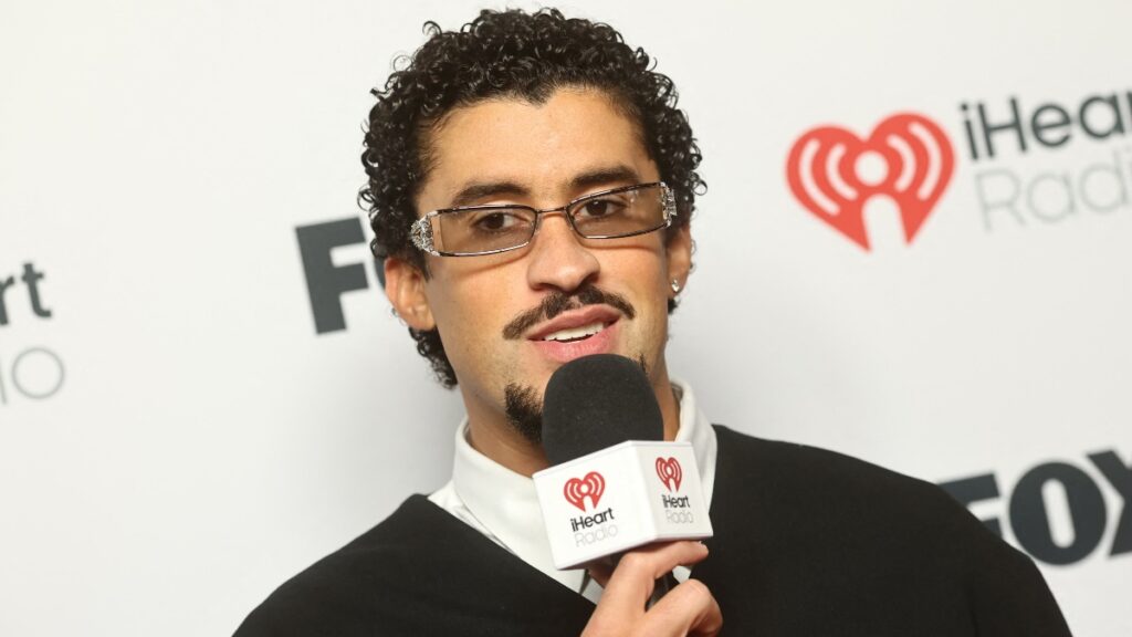 Jorell Meléndez-Badillo se encargó de hacer los visuales del disco “Debi Tomar Más Fotos” que son una clase de historia.