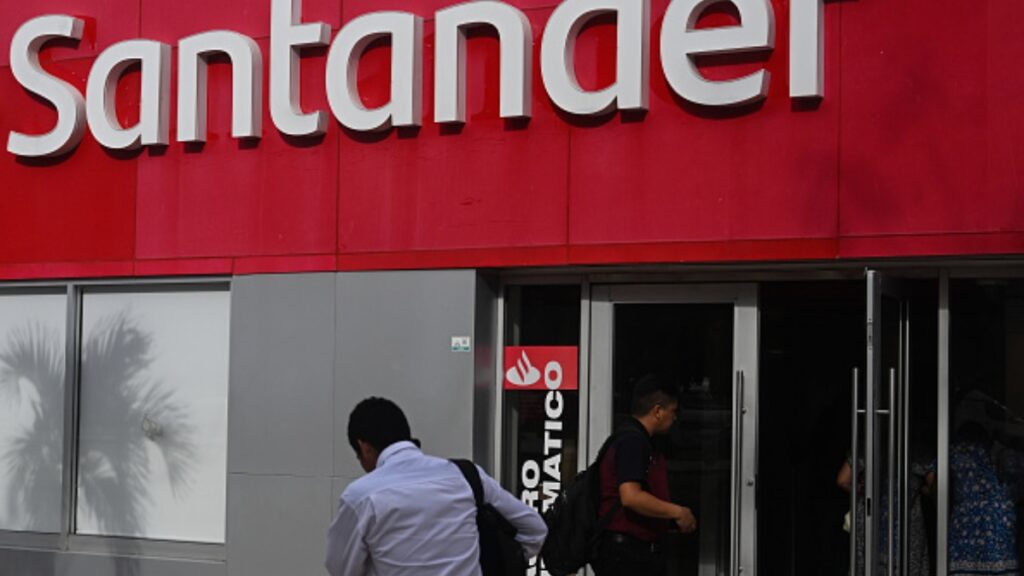 EDITORIAL: ¿Abren los bancos el 1 de mayo por Día del Trabajo? ¡Chécalo! URL / SEO: ¿Abren los bancos el 1 de mayo por Día del Trabajo? SECCIÓN: Negocios DESCRIPCIÓN: ABM confirma que bancos no abrirán el 1 de mayo; cajeros, corresponsales y banca digital seguirán disponibles todo el día.