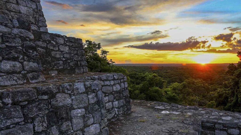 Visita Campeche y sus zonas arqueológicas.