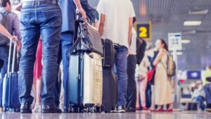¿Te cancelaron el vuelo? Esto es lo que puedes reclamar por ley en México