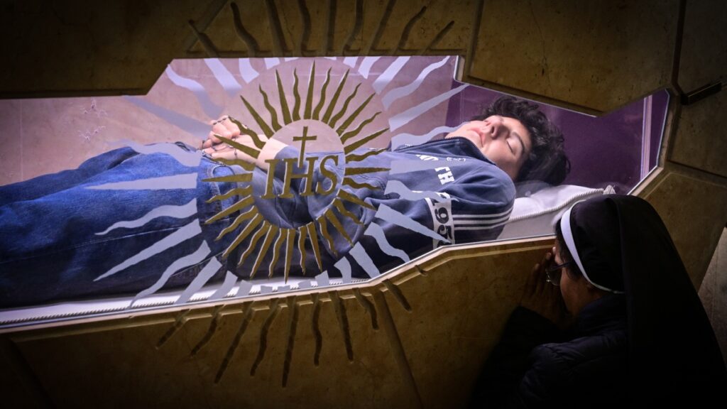 El Vaticano canonizará a Carlo Acutis, joven italiano conocido por su devoción y uso de la tecnología para difundir la fe. Conoce su historia.