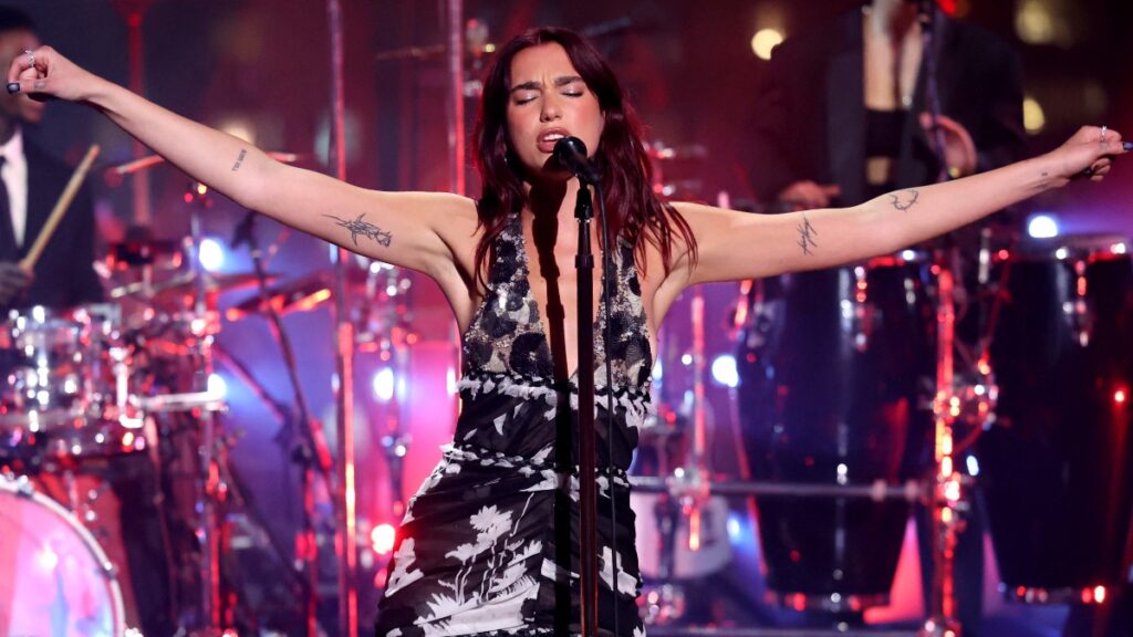 Dua Lipa regresará a México en diciembre de 2025, por eso te contamos todos los detalles sobre los shows y boletos.