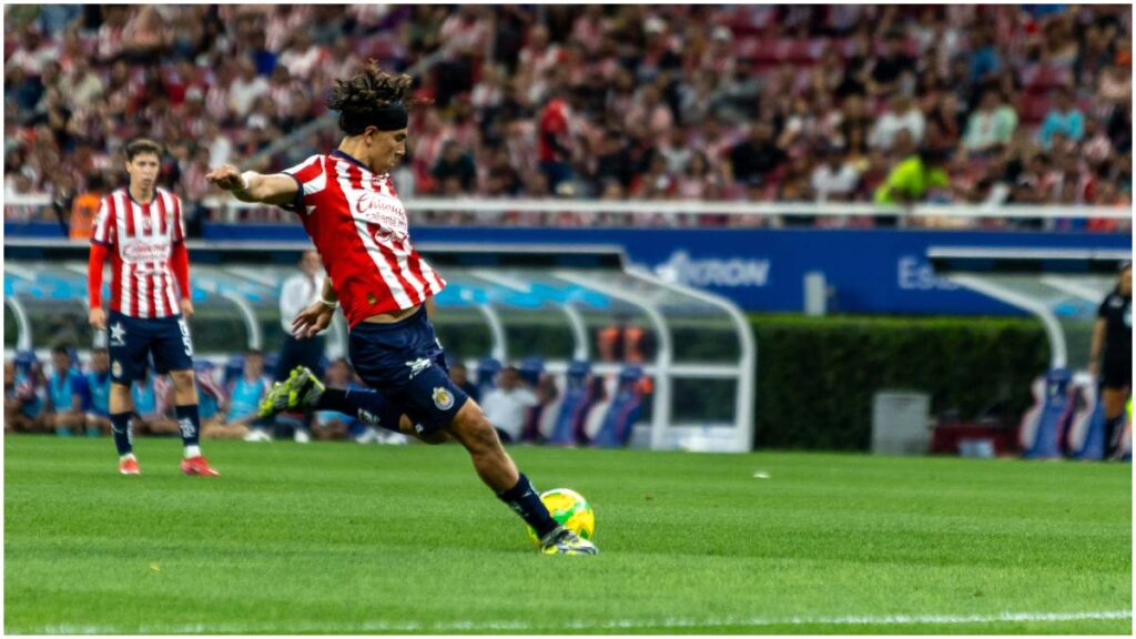 Érick Gutiérrez ilusiona a Chivas con el Play In | Imago7