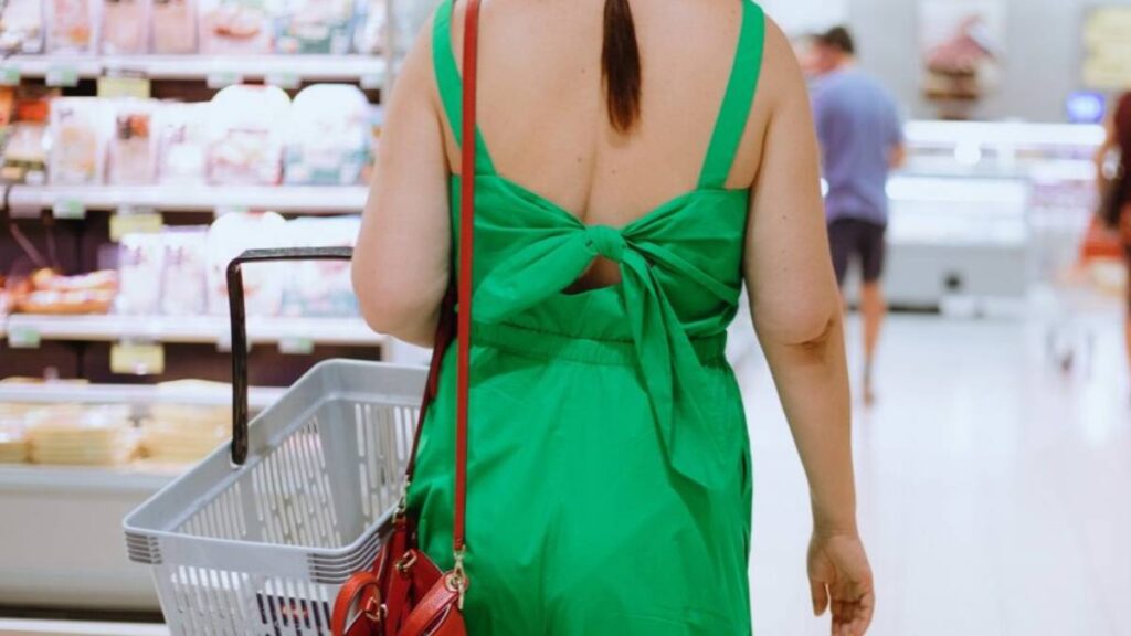 Presuntos farderos golpearon a empleados de tienda 3B en Ecatepec.