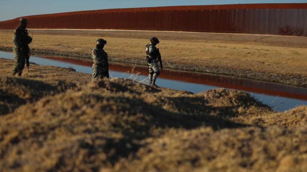 EE. UU. anunció el despliegue de militares en casi 300 km en la frontera de Nuevo México. Se busca reforzar el área de defensa nacional.