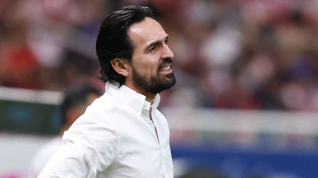 Las Chivas están en la búsqueda de un nuevo entrenador ya que el contrato de Gerardo Espinoza no fue renovado.