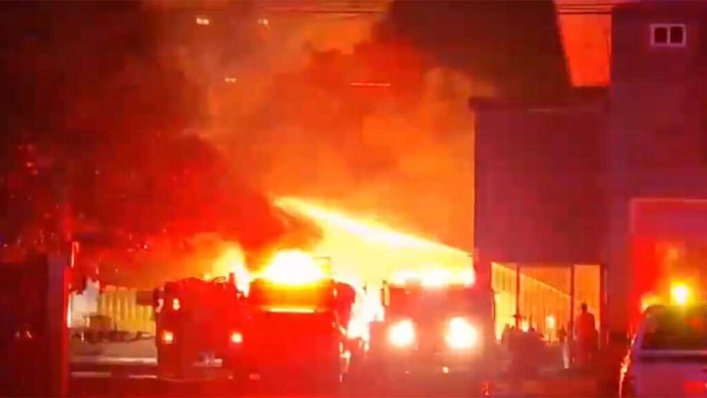 Incendio durante la madrugada de hoy en Culiacán.