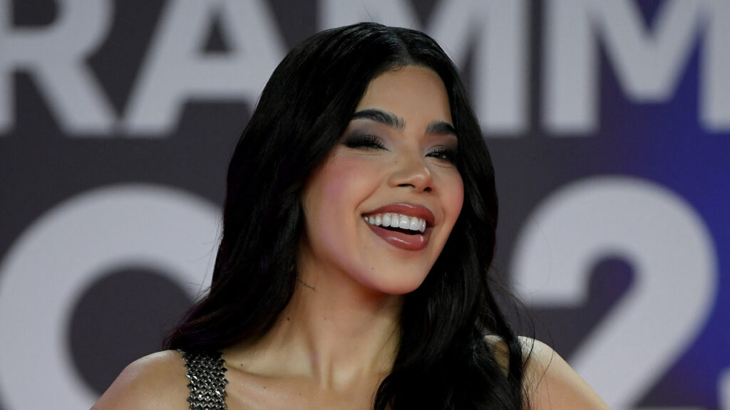 Kenia Os hace sold out de su perfume