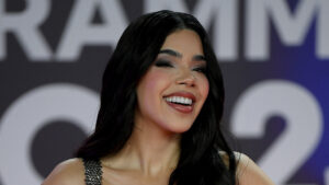 Kenia Os saca a la venta su perfume y se agota en menos de una hora