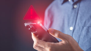 Policía advierte por fraude de “llamada cruzada”: así engañan a las víctimas