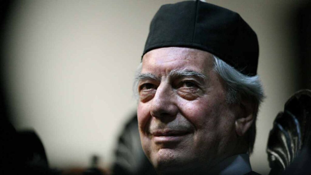 En 2010, la Academia Sueca le otorgó el Premio Nobel de Literatura