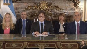 Argentina elimina el cepo cambiario tras recibir millonario respaldo del FMI