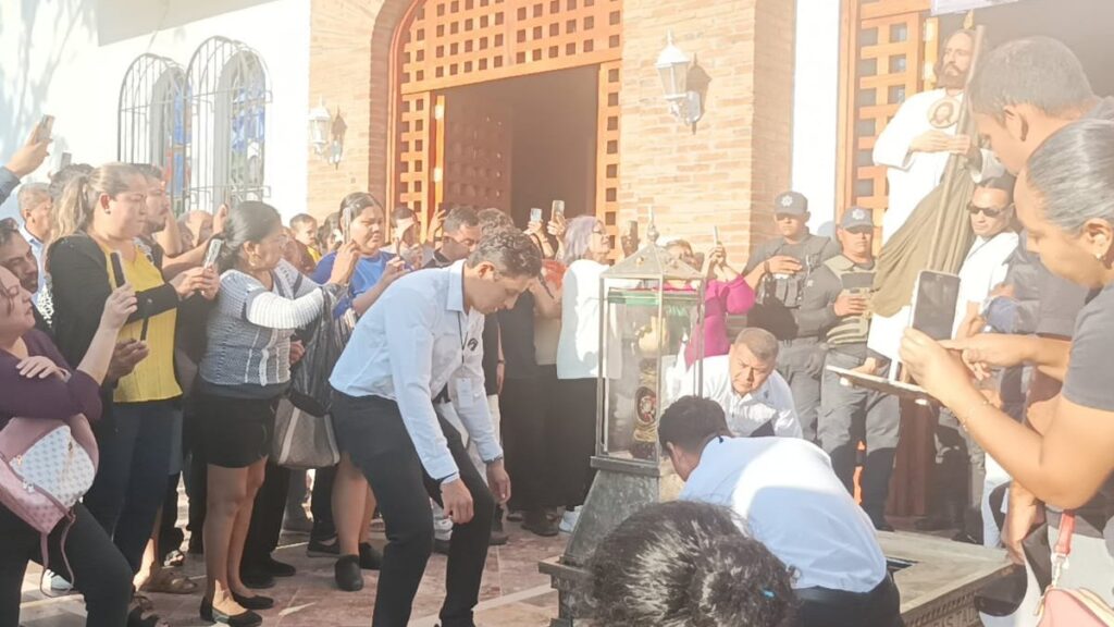 Miles acuden a venerar reliquias de San Judas Tadeo en Puerto Vallarta; así demostraron su fe