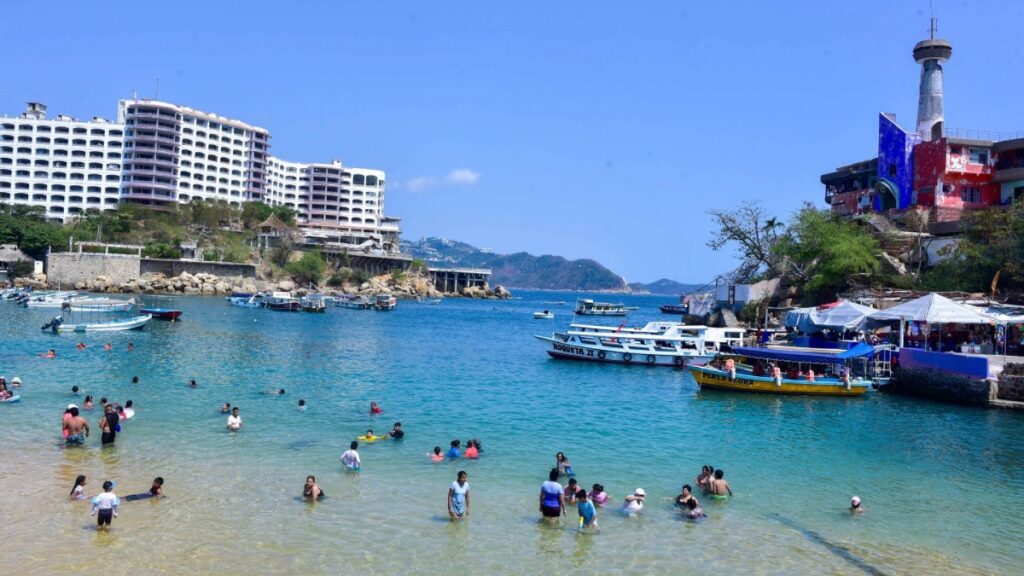 Turistas protagonizaron una pelea en Acapulco durante Semana Santa. El incidente fue captado en video y difundido en redes sociales.