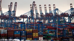 De madrugada, diputados aprueban más y nuevos aranceles a productos de importación desde China y otros países