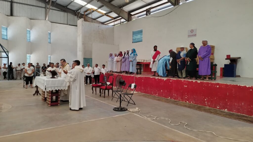 Realiza Arquidiócesis de YUcatán el tradicional lavado de pies en el Cereso de Mérida