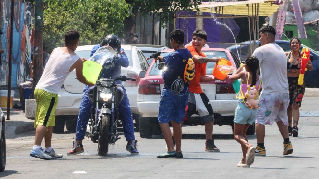 Por qué no deberías desperdiciar el agua y mojar el Sábado de Gloria