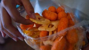 Universidad Autónoma de Nayarit prohibirá venta de comida chatarra en sus planteles; así lo hará