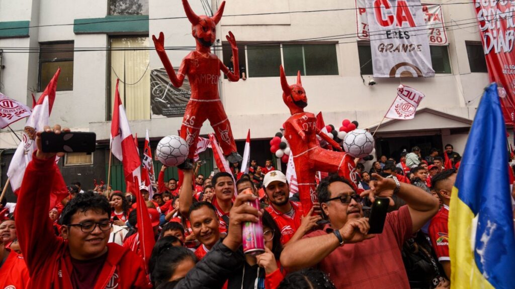 Aficionados al Toluca arman la fiesta en la capital mexiquense tras ganar el Clausura 2025