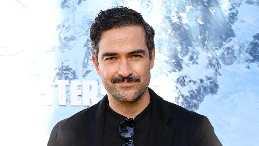 Alfonso Herrera conduce "Destino soñado"