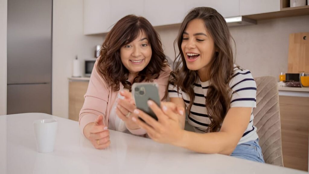 Las apps que no pueden faltar en el celular de mamá