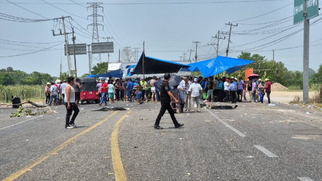 bloqueo-en-la-villahermosa-frontera-suma-casi-24-horas-por-falta-de-luz