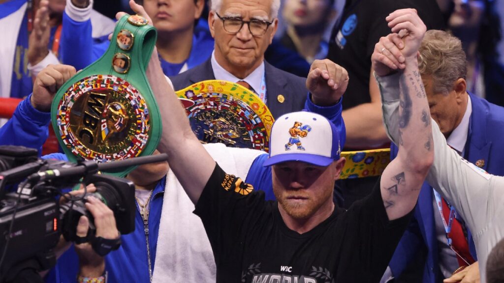 Saúl “Canelo” Álvarez se impuso por decisión unánime al cubano William Scull y conservó su estatus como campeón indiscutido.