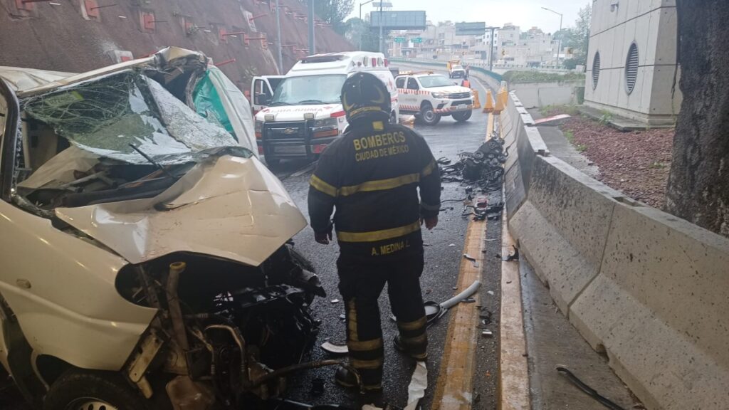 Choque de camioneta en la Supervía Poniente deja como saldo 3 muertos y un herido