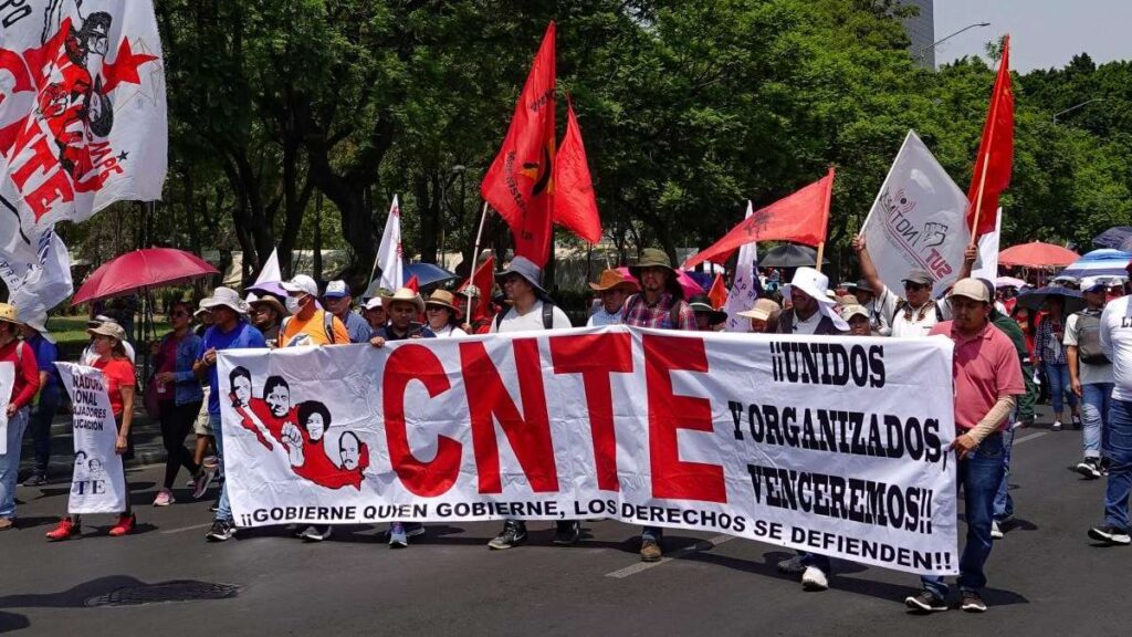 Maestros de la CNTE ya acampan en el Zócalo