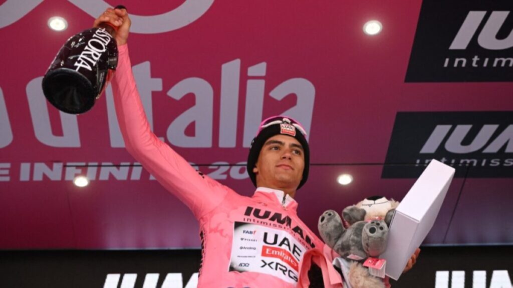 Isaac del Toro, líder del Giro de Italia 2025