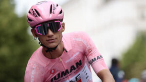 Isaac del Toro lidera el Giro de Italia hasta el Vaticano