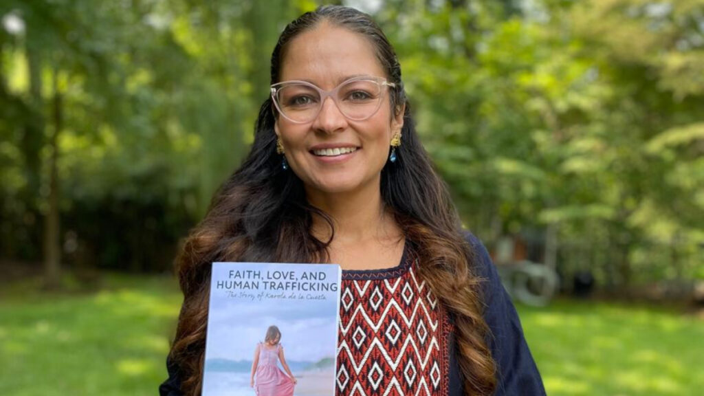 Karola de la Cuesta escribe libro