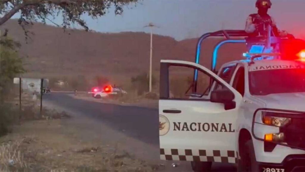 Autoridades atienden el reporte de bloqueos.