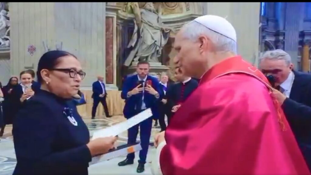 Papa Leon Xiv Saluda A Sheinbaum