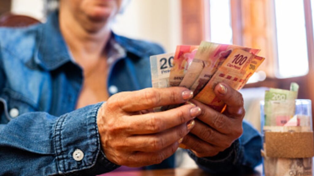 Modalidad 40 del IMSS costará hasta 11 mil 470 pesos al mes en 2025; trámite en línea y mayor aportación mejora tu pensión.