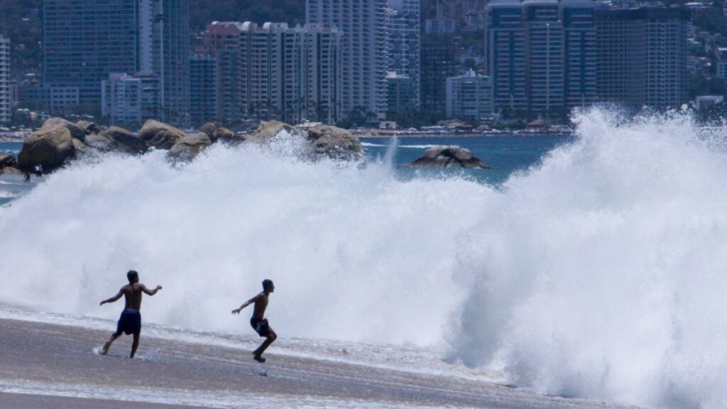 ¿Qué es el "oleaje elevado" y cómo afecta en playas turísticas?