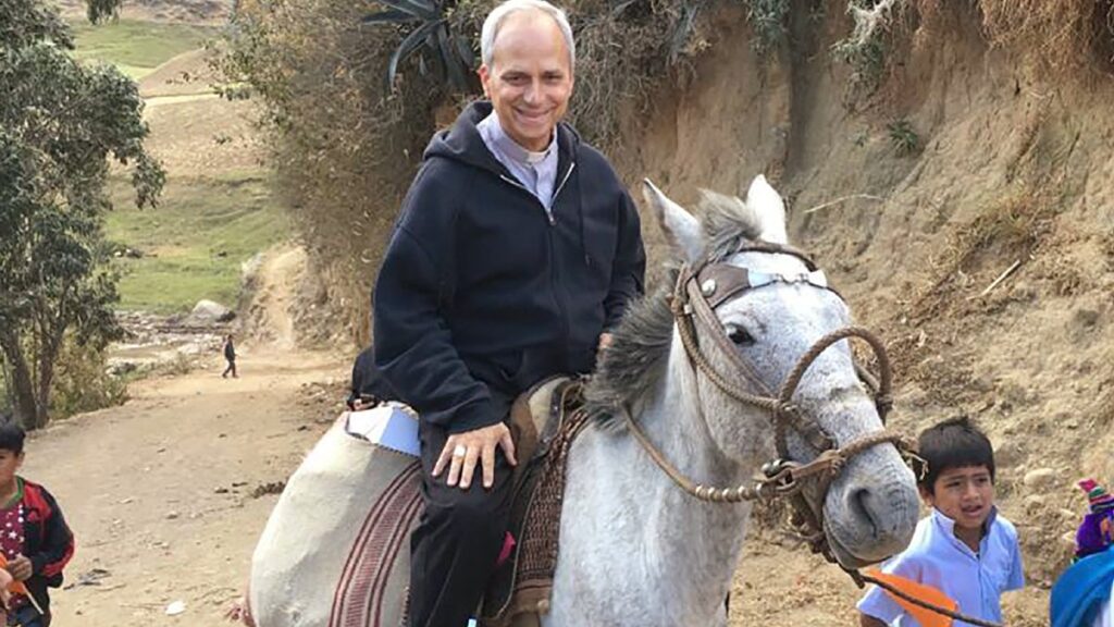 Robert Prevost, el obispo que se convirtió en Papa y que acudía a predicar a caballo en Perú
