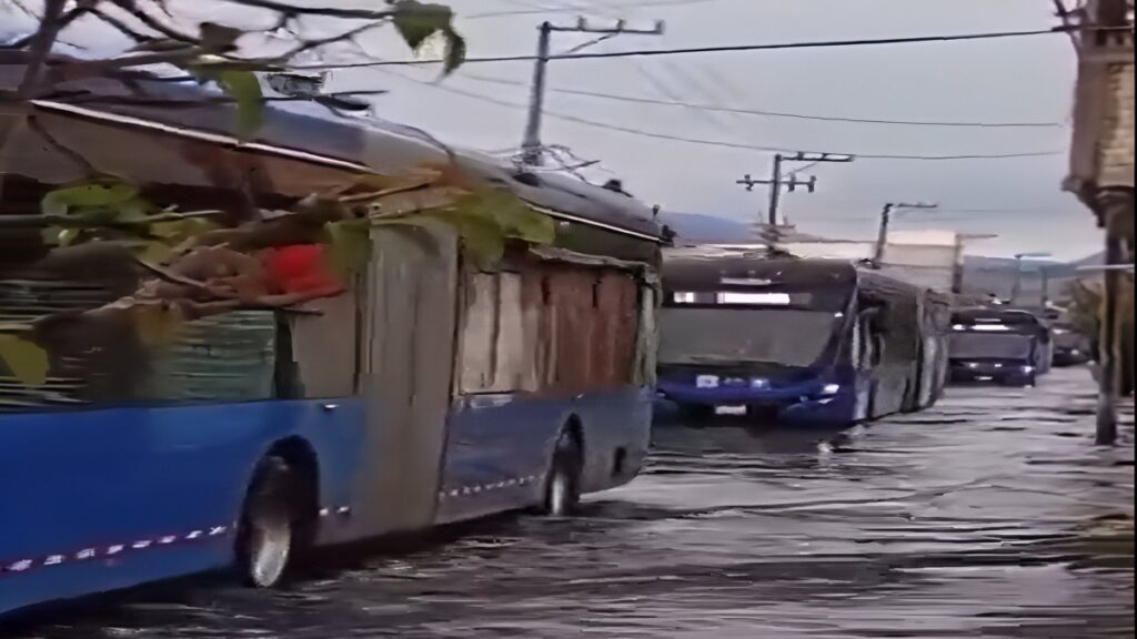 Se Inunda Trolebus Chalco Santa Marta