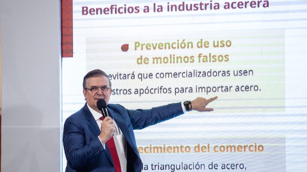 Marcelo Ebrard informóque empresas del sector textil están en revisión. Cuartoscuro