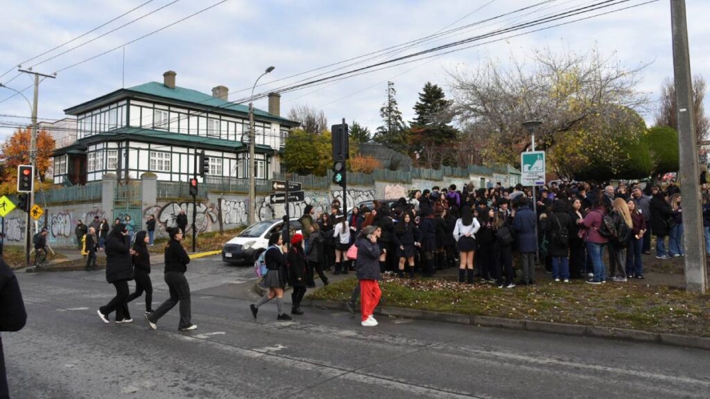 Terremoto de magnitud 7.5 sacude Chile; hay alerta de tsunami